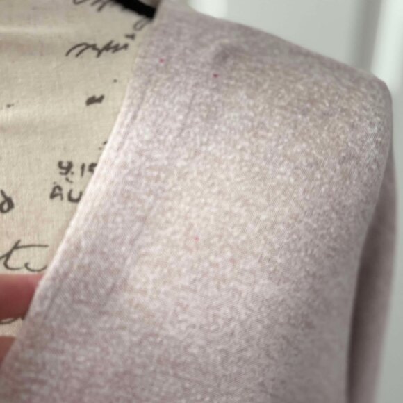 Pre-Loved Women's Long Pink V-Neck Top Measures 31" Long with Ribbed Sleeves - Picture 2 of 7